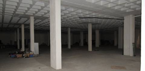 ARMAZÉM INDUSTRIAL - CENTRO QUELUZ