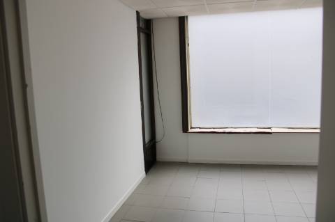 Ampla Loja Comercial no Centro de Sacavém