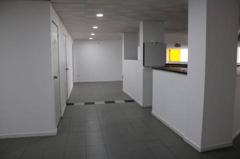 Ampla Loja Comercial no Centro de Sacavém