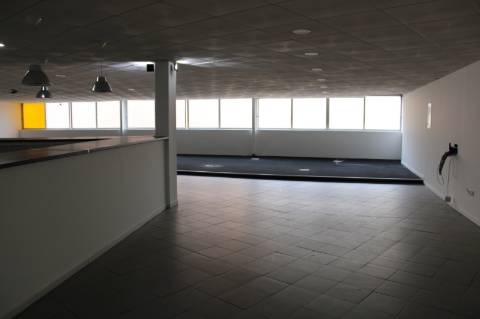 Ampla Loja Comercial no Centro de Sacavém