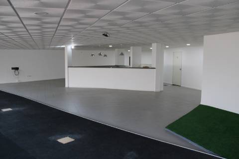 Ampla Loja Comercial no Centro de Sacavém