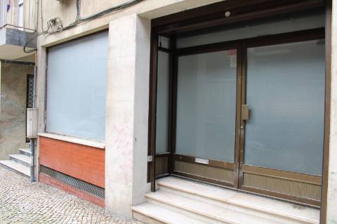 Ampla Loja Comercial no Centro de Sacavém