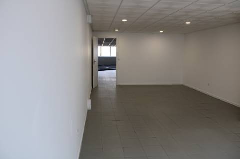 Ampla Loja Comercial no Centro de Sacavém