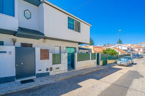 || OPORTUNIDADE INVESTIMENTO | Moradia Bi-Familiar T3 + T2 | TOTALMENTE REMODELADA ||