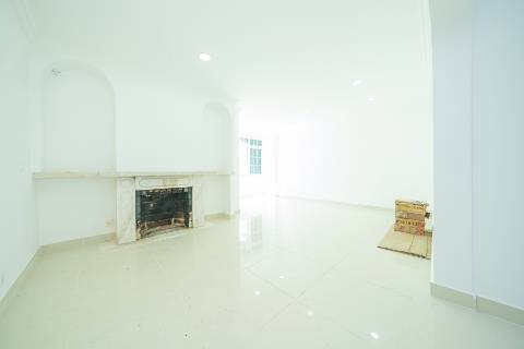 || OPORTUNIDADE INVESTIMENTO | Moradia Bi-Familiar T3 + T2 | TOTALMENTE REMODELADA ||