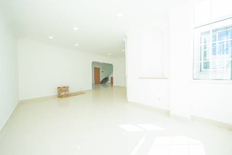 || OPORTUNIDADE INVESTIMENTO | Moradia Bi-Familiar T3 + T2 | TOTALMENTE REMODELADA ||