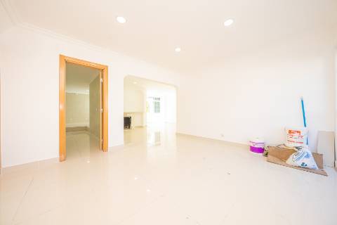 || OPORTUNIDADE INVESTIMENTO | Moradia Bi-Familiar T3 + T2 | TOTALMENTE REMODELADA ||