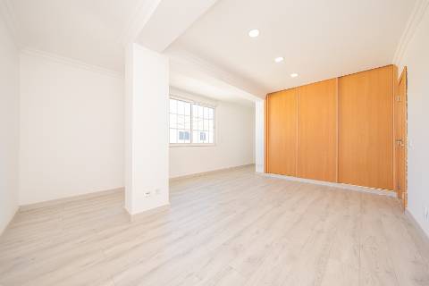 || OPORTUNIDADE INVESTIMENTO | Moradia Bi-Familiar T3 + T2 | TOTALMENTE REMODELADA ||