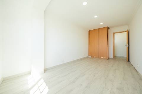 || OPORTUNIDADE INVESTIMENTO | Moradia Bi-Familiar T3 + T2 | TOTALMENTE REMODELADA ||