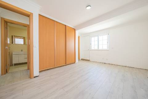 || OPORTUNIDADE INVESTIMENTO | Moradia Bi-Familiar T3 + T2 | TOTALMENTE REMODELADA ||