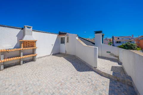 || OPORTUNIDADE INVESTIMENTO | Moradia Bi-Familiar T3 + T2 | TOTALMENTE REMODELADA ||