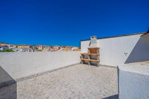 || OPORTUNIDADE INVESTIMENTO | Moradia Bi-Familiar T3 + T2 | TOTALMENTE REMODELADA ||