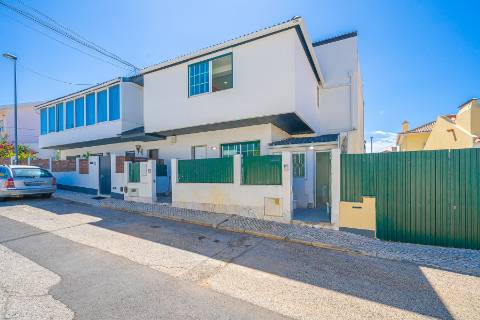 || OPORTUNIDADE INVESTIMENTO | Moradia Bi-Familiar T3 + T2 | TOTALMENTE REMODELADA ||