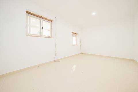 || OPORTUNIDADE INVESTIMENTO | Moradia Bi-Familiar T3 + T2 | TOTALMENTE REMODELADA ||