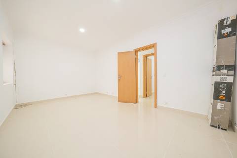 || OPORTUNIDADE INVESTIMENTO | Moradia Bi-Familiar T3 + T2 | TOTALMENTE REMODELADA ||