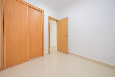 || OPORTUNIDADE INVESTIMENTO | Moradia Bi-Familiar T3 + T2 | TOTALMENTE REMODELADA ||