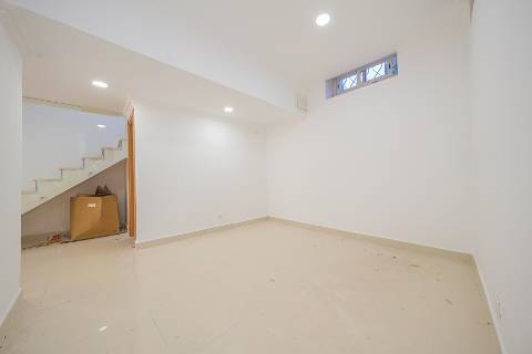 || OPORTUNIDADE INVESTIMENTO | Moradia Bi-Familiar T3 + T2 | TOTALMENTE REMODELADA ||