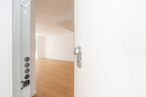 | APARTAMENTO T4 DUPLEX | ZONA RIBEIRINHA | 200 MT RIO SADO |