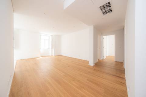 | APARTAMENTO T4 DUPLEX | ZONA RIBEIRINHA | 200 MT RIO SADO |