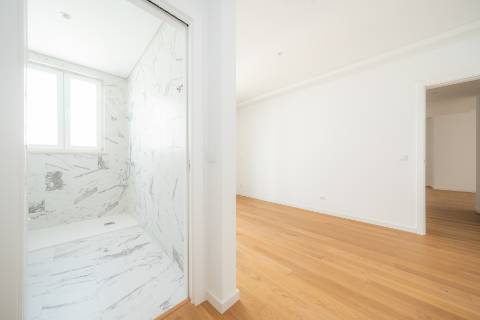 | APARTAMENTO T4 DUPLEX | ZONA RIBEIRINHA | 200 MT RIO SADO |