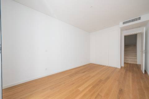 | APARTAMENTO T4 DUPLEX | ZONA RIBEIRINHA | 200 MT RIO SADO |