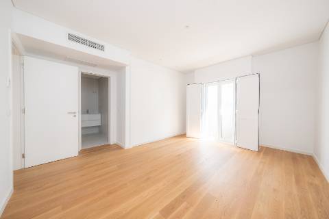 | APARTAMENTO T4 DUPLEX | ZONA RIBEIRINHA | 200 MT RIO SADO |