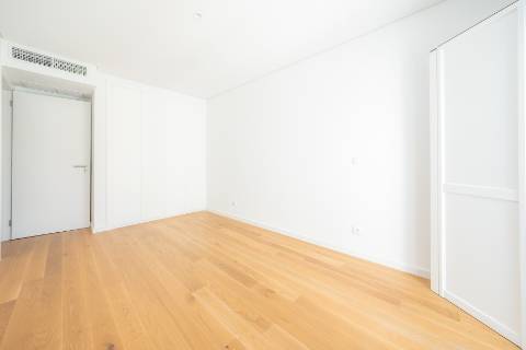 | APARTAMENTO T4 DUPLEX | ZONA RIBEIRINHA | 200 MT RIO SADO |