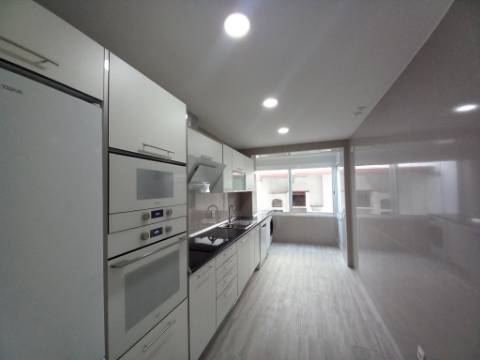 || TOTALMENTE REMODELADO | Apartamento T2 | LOGRADOURO | PERTO DA PRAIA | ERICEIRA ||