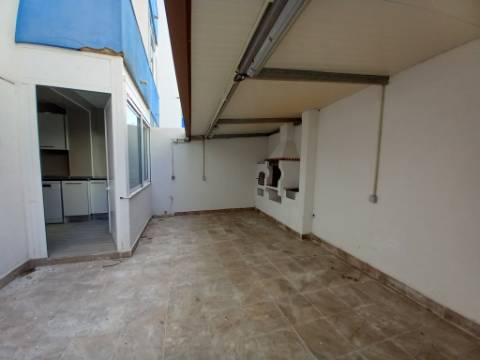 || TOTALMENTE REMODELADO | Apartamento T2 | LOGRADOURO | PERTO DA PRAIA | ERICEIRA ||
