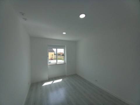|| TOTALMENTE REMODELADO | Apartamento T2 | LOGRADOURO | PERTO DA PRAIA | ERICEIRA ||
