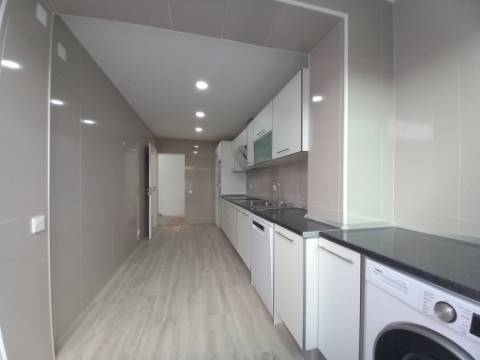 || TOTALMENTE REMODELADO | Apartamento T2 | LOGRADOURO | PERTO DA PRAIA | ERICEIRA ||