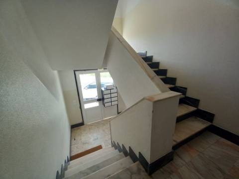 || TOTALMENTE REMODELADO | Apartamento T2 | LOGRADOURO | PERTO DA PRAIA | ERICEIRA ||