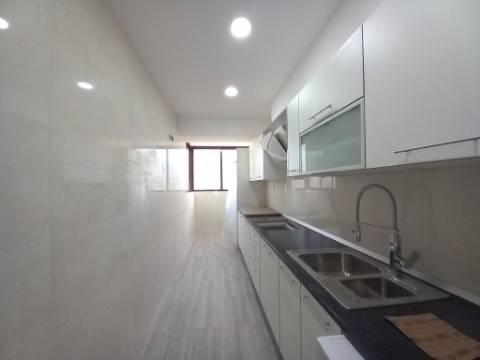 T3 DUPLEX TOTALMENTE REMODELADO | 300M DA PRAIA | COSTA DA CAPARICA