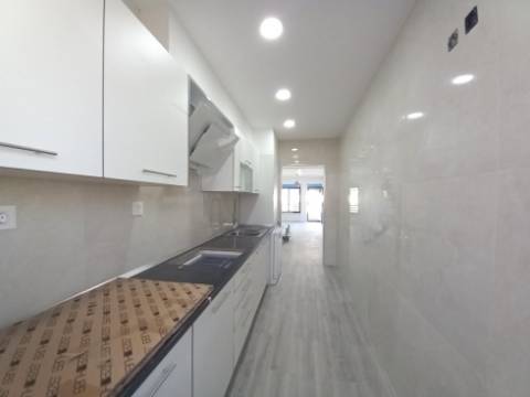 T3 DUPLEX TOTALMENTE REMODELADO | 300M DA PRAIA | COSTA DA CAPARICA