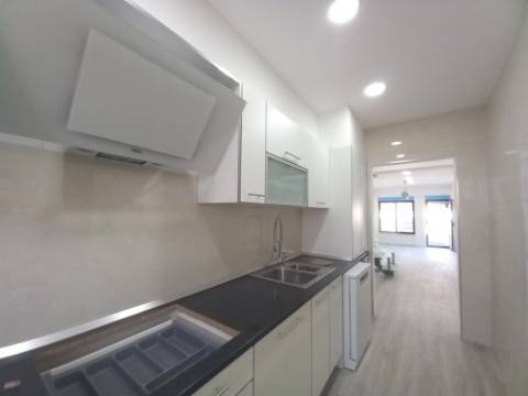 T3 DUPLEX TOTALMENTE REMODELADO | 300M DA PRAIA | COSTA DA CAPARICA