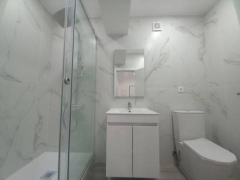 T3 DUPLEX TOTALMENTE REMODELADO | 300M DA PRAIA | COSTA DA CAPARICA