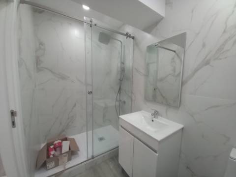 T3 DUPLEX TOTALMENTE REMODELADO | 300M DA PRAIA | COSTA DA CAPARICA