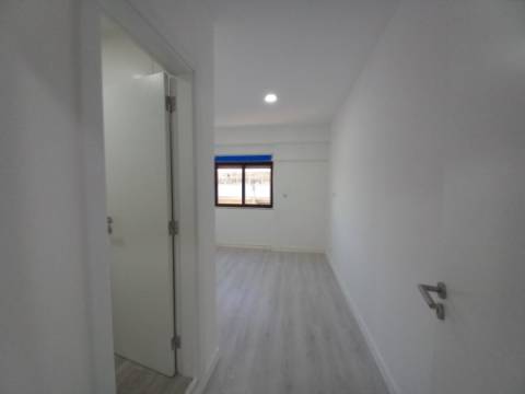 T3 DUPLEX TOTALMENTE REMODELADO | 300M DA PRAIA | COSTA DA CAPARICA