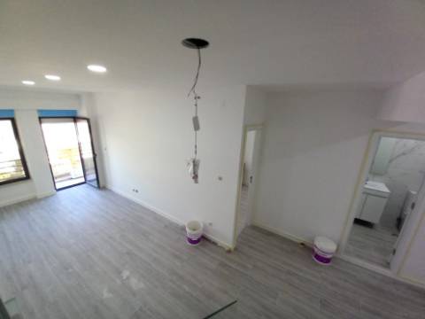 T3 DUPLEX TOTALMENTE REMODELADO | 300M DA PRAIA | COSTA DA CAPARICA