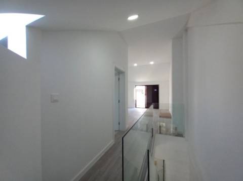 T3 DUPLEX TOTALMENTE REMODELADO | 300M DA PRAIA | COSTA DA CAPARICA