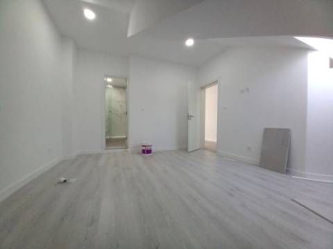 T3 DUPLEX TOTALMENTE REMODELADO | 300M DA PRAIA | COSTA DA CAPARICA