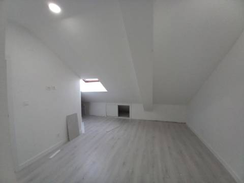 T3 DUPLEX TOTALMENTE REMODELADO | 300M DA PRAIA | COSTA DA CAPARICA