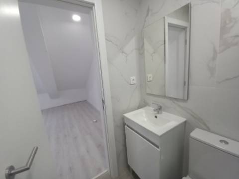 T3 DUPLEX TOTALMENTE REMODELADO | 300M DA PRAIA | COSTA DA CAPARICA