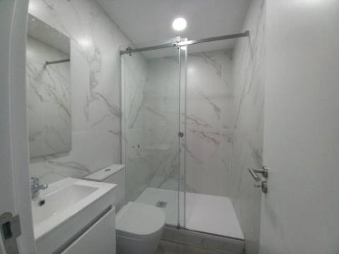 T3 DUPLEX TOTALMENTE REMODELADO | 300M DA PRAIA | COSTA DA CAPARICA