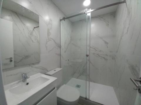 T3 DUPLEX TOTALMENTE REMODELADO | 300M DA PRAIA | COSTA DA CAPARICA