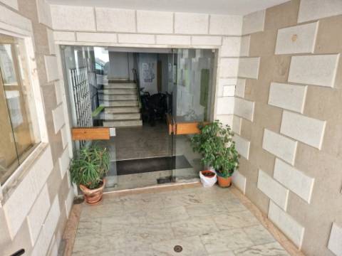 T3 DUPLEX TOTALMENTE REMODELADO | 300M DA PRAIA | COSTA DA CAPARICA