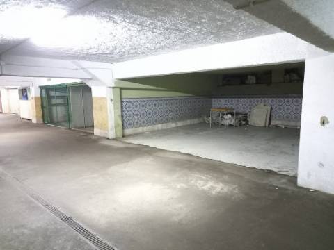 T3 DUPLEX TOTALMENTE REMODELADO | 300M DA PRAIA | COSTA DA CAPARICA