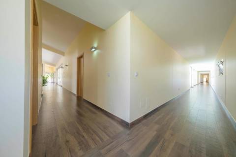 Moradia T5 em U na Aroeira com Conforto e Elegância Excecional