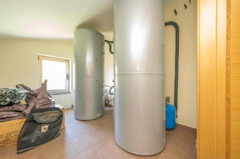 Moradia T5 em U na Aroeira com Conforto e Elegância Excecional