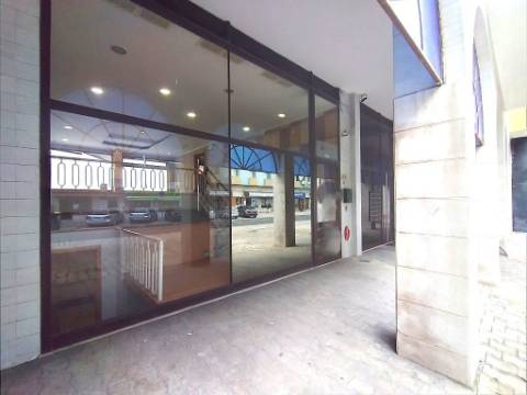 || LOJA 3 PISOS || 208 M2 || CENTRO DO BARREIRO ||